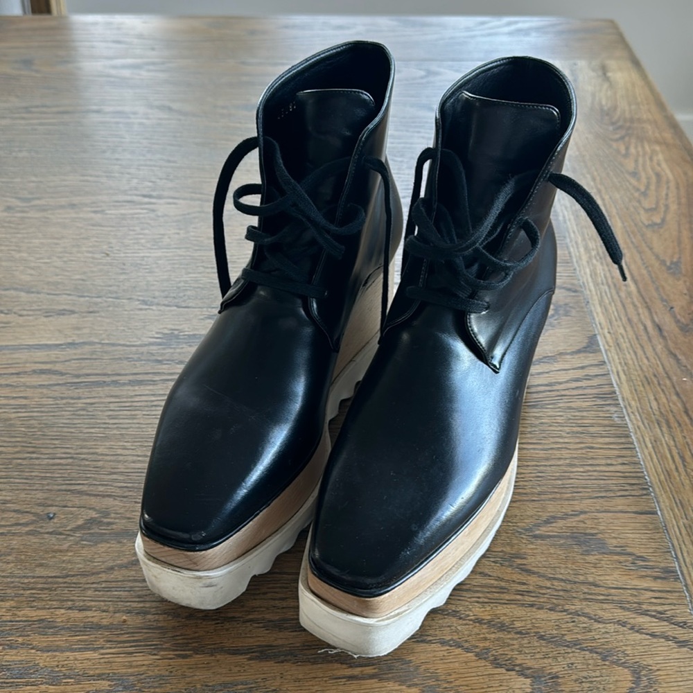 Stella McCartney made in Italy. Beautiful booties.